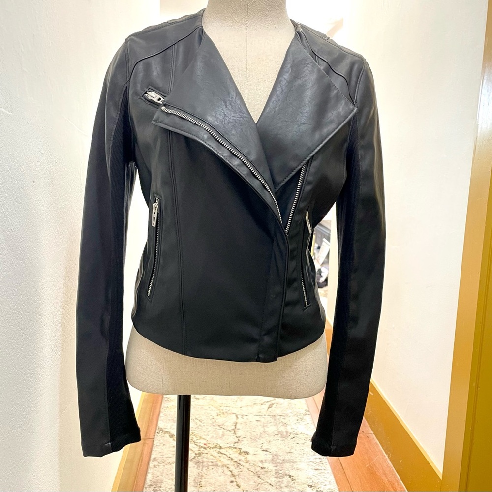 Sleek & Stunning Blank NYC Dark Faux Leather Cropped Moto Jacket Size: XS NWOT - Picture 9 of 14